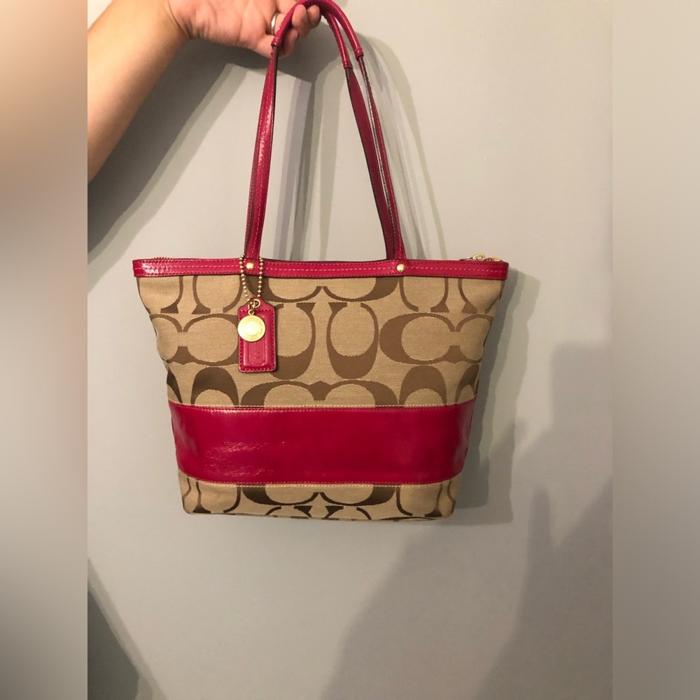 COACH KHAKI SIGNATURE STRIPE PATENT SHOULDER TOTE PINK RED BAG HANDBAG 12429